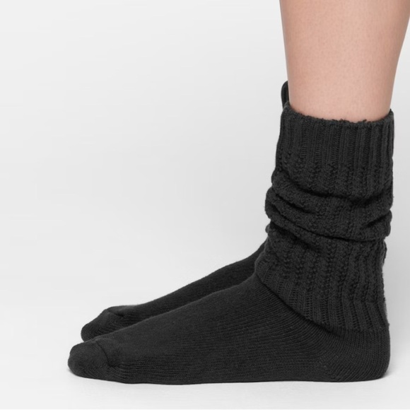 Skims Black Slouch Socks - Picture 2 of 3